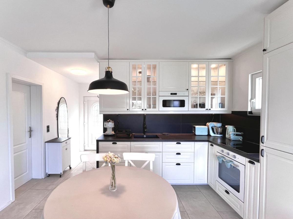 Apartamento Leut Nečujam Exterior foto